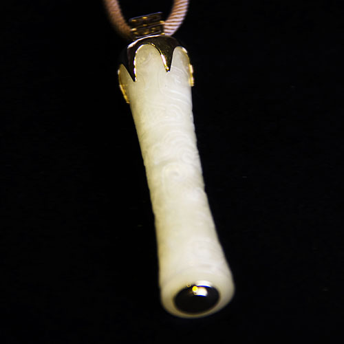 春秋白玉蟠虺纹玉坠